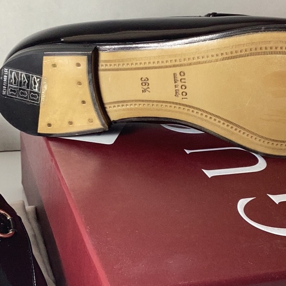 GUCCI
'JORDAN' BLACK LOAFERS WITH HORSEBIT DETAIL IN PATENT LEATHER WOMAN - Picture 11 of 12